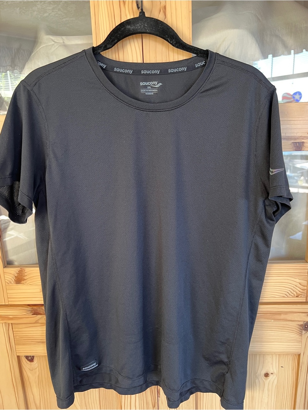 Saucony Men’s Black Short-Sleeve Athletic Tee